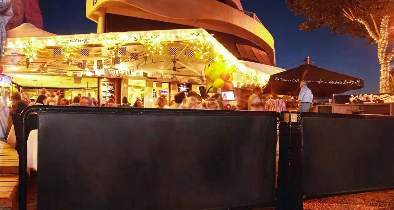 Domanis Cafe Restaurant Bar — venue in Main Beach