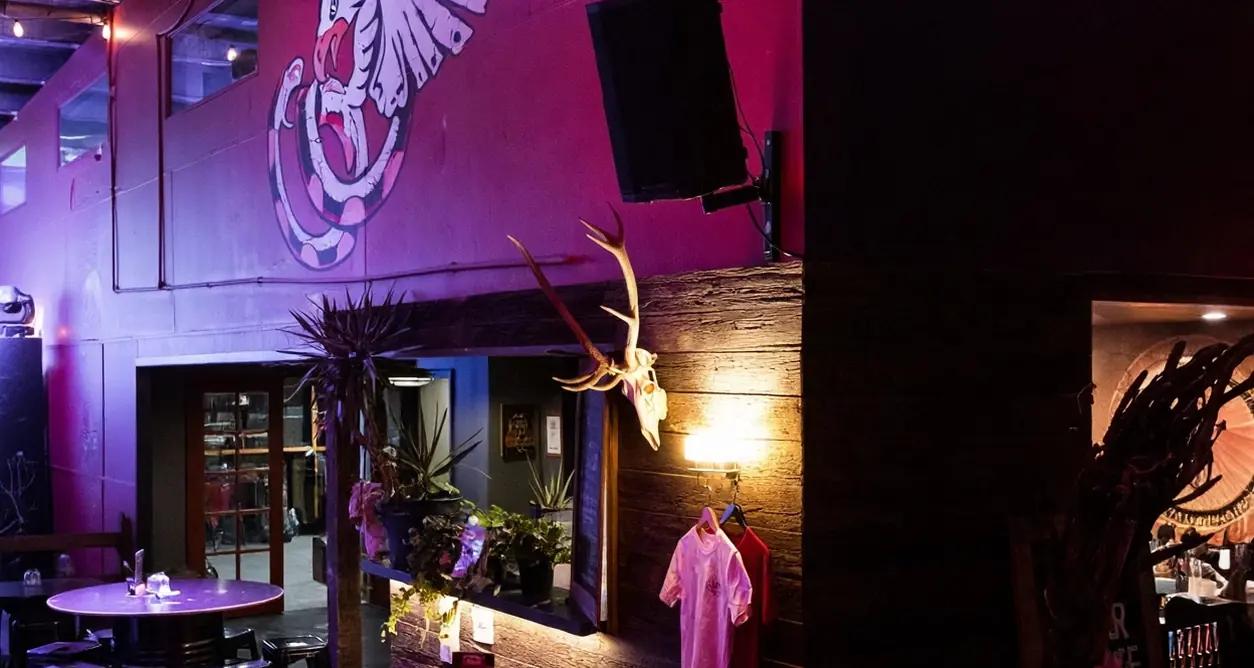 Mo's Desert Clubhouse — venue in Burleigh Heads